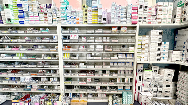 アイリス調剤薬局 新座店の薬棚