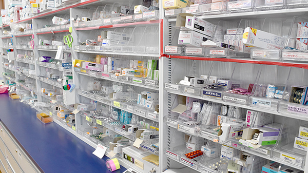 とみざわ薬局市原店の薬棚