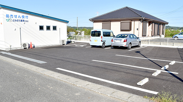 とみざわ薬局市原店の駐車場