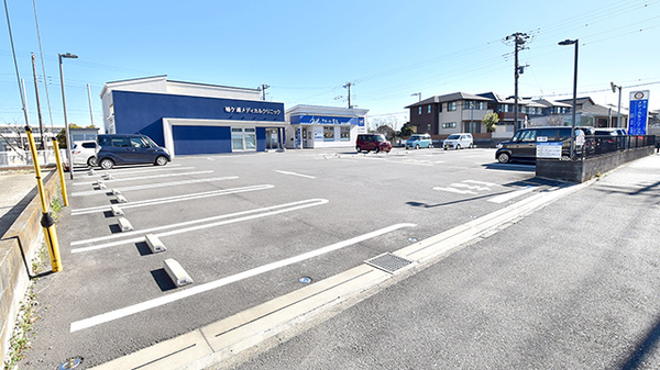 クオール薬局蔵波台店の駐車場