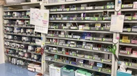 中河原薬局の薬棚