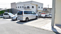シフト秋谷薬局の駐車場
