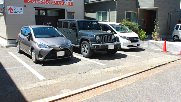 ハル調剤薬局の駐車場