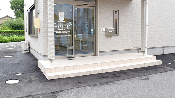 おおがき南調剤薬局の入口