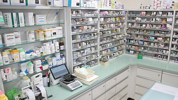 池田薬局 岩城店の薬棚