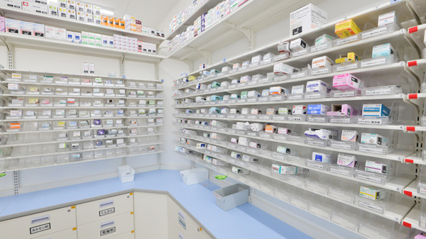 スギ薬局　野々上店の薬棚