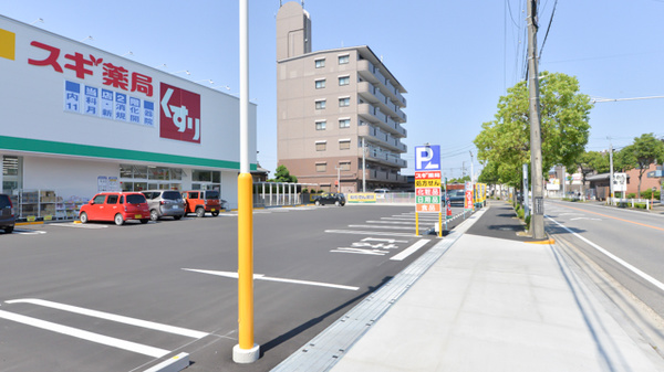スギ薬局　富士見店の駐車場