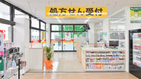 スギ薬局　吹田店の入口