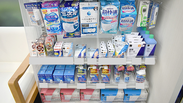 ココカラファイン薬局　十善会病院店の雑貨品