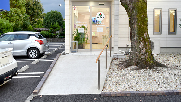 ミドリ薬局桃山店の入口