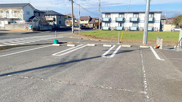 アクア薬局 中根店の駐車場