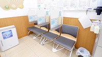 調剤薬局ツルハドラッグ相模原由野台店の待合スペース