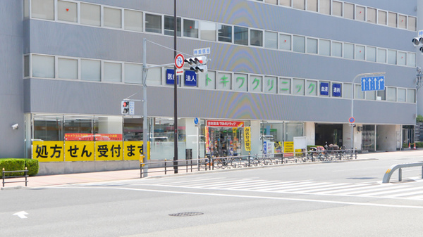 調剤薬局ツルハドラッグ大阪市大病院前店の外観