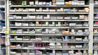五番街薬局の薬棚