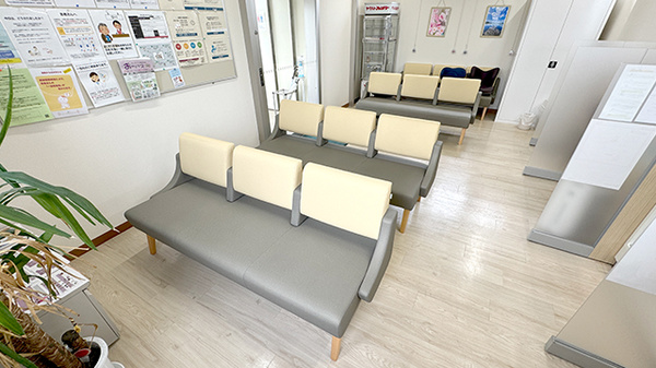 銀星薬局 粟宮店の待合スペース