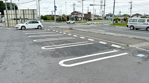 銀星薬局 粟宮店の駐車場