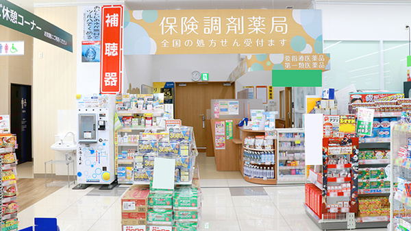 調剤薬局ツルハドラッグ石橋店の入口