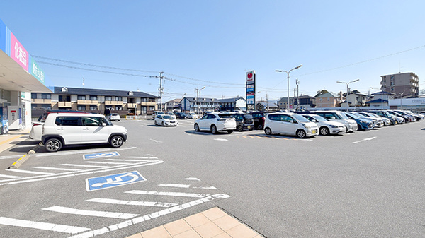 大賀薬局 新宮店の駐車場