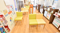 大賀薬局 石丸店の待合スペース