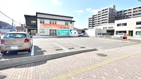 大賀薬局 石丸店の駐車場