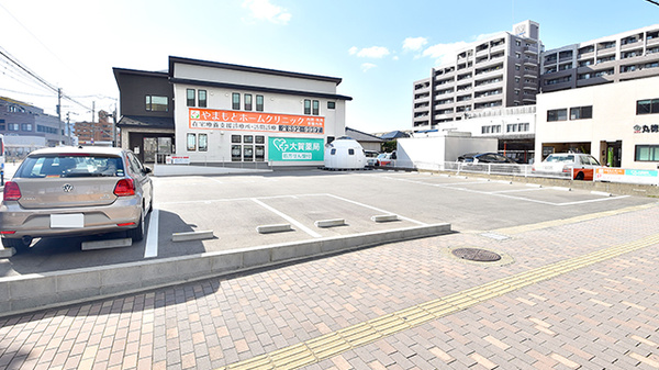 大賀薬局 石丸店の駐車場