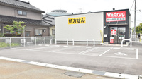 V・drug　滑川病院前薬局の駐車場
