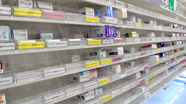 マルエ薬局榛東店の薬棚