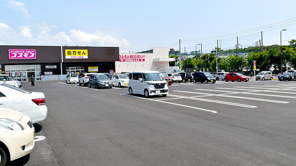 コスモス調剤薬局　永犬丸店の駐車場