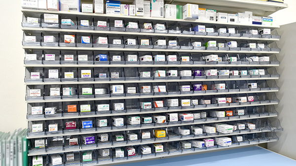 コスモス調剤薬局　開成店の薬棚