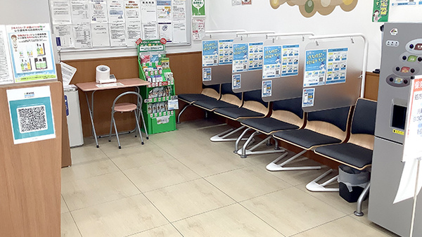 調剤薬局ツルハドラッグ紫波南店の待合スペース