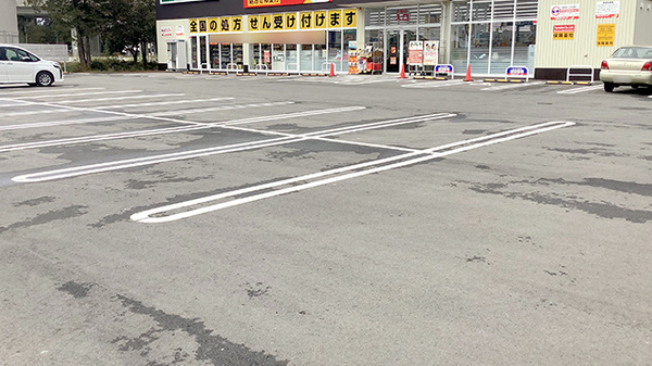 調剤薬局ツルハドラッグ紫波南店の駐車場