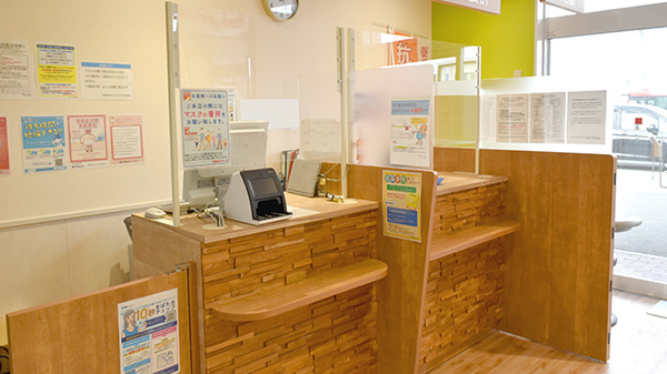 調剤薬局ツルハドラッグ大和吉岡店の受付/カウンター