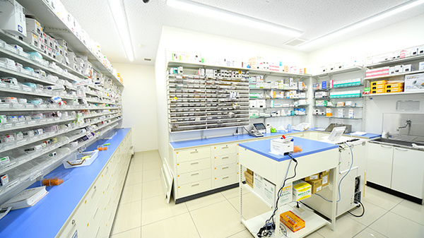 スギ薬局　新中里店の調剤室