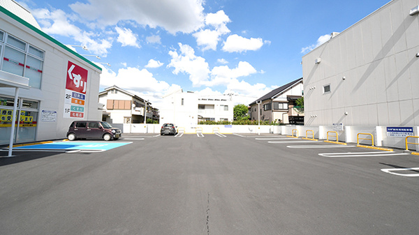 スギ薬局　新中里店の駐車場