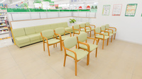 スギ薬局　中川南店の待合スペース