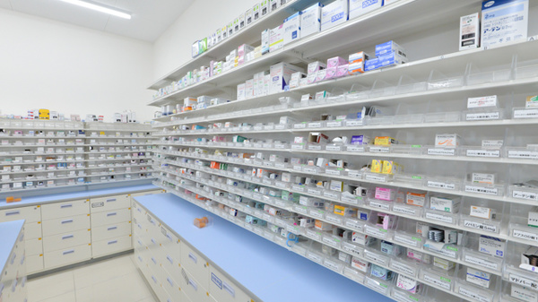 スギ薬局　中川南店の薬棚