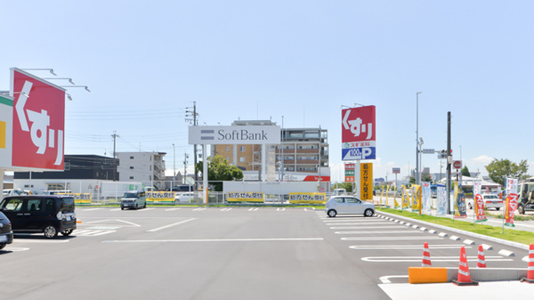 スギ薬局　中川南店の駐車場