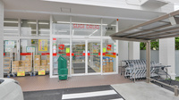 スギ薬局　釆女店の入口