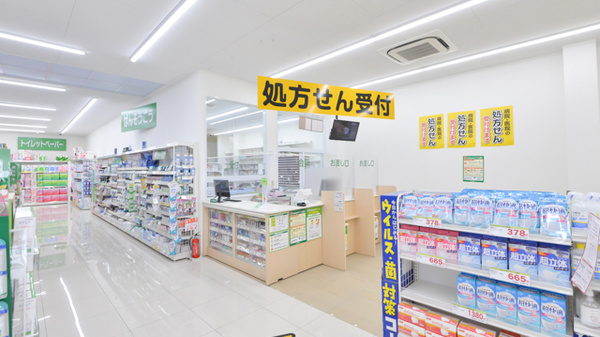 スギ薬局　釆女店の入口