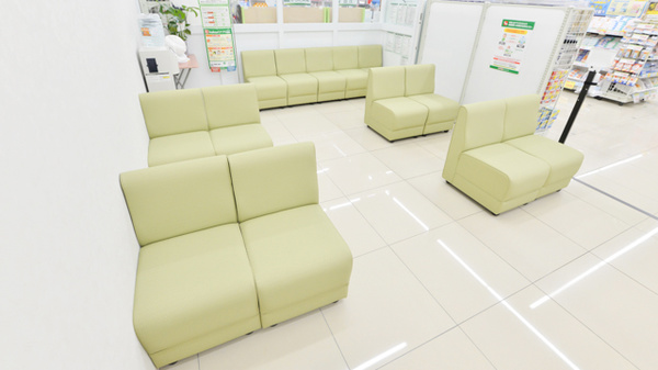 スギ薬局　のぞみ野店の待合スペース