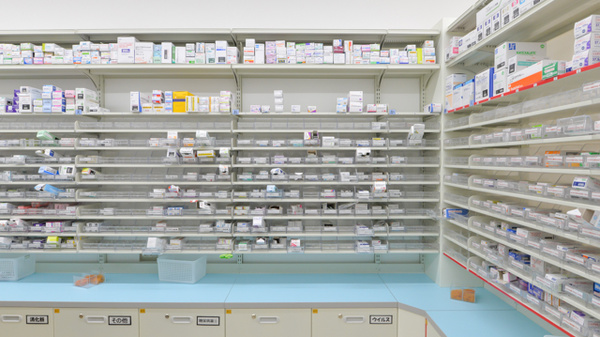 スギ薬局　のぞみ野店の薬棚