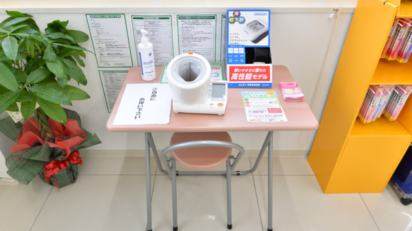 スギ薬局　あかしあ台店の血圧計