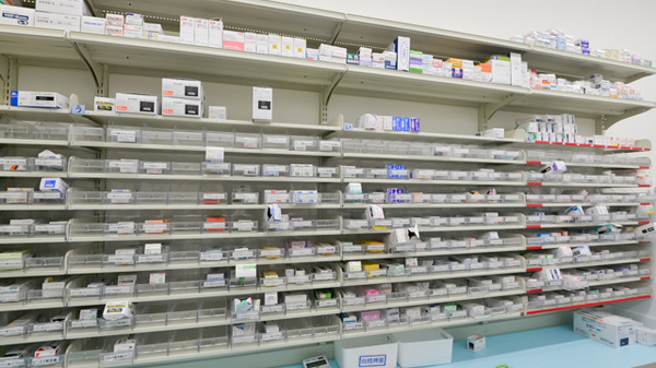 スギ薬局　あかしあ台店の薬棚