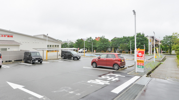 スギ薬局　あかしあ台店の駐車場
