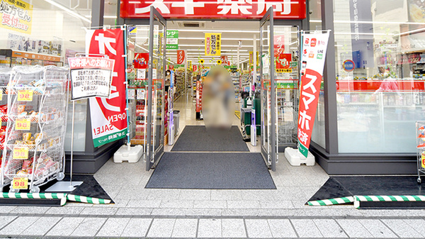 スギ薬局　川越クレアモール店の入口