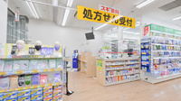 スギ薬局　三宮店の入口