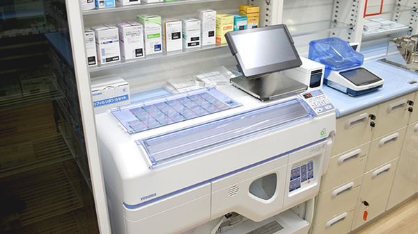 ドラッグセイムス新橋日比谷口薬局の調剤器具