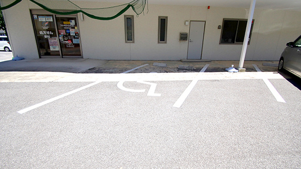 ファーマライズ薬局 あらかわ店の駐車場