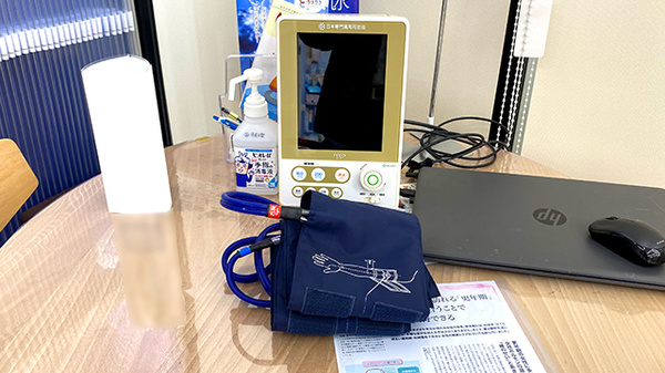 くすりのマルト 調剤薬局　平尼子店の血圧計