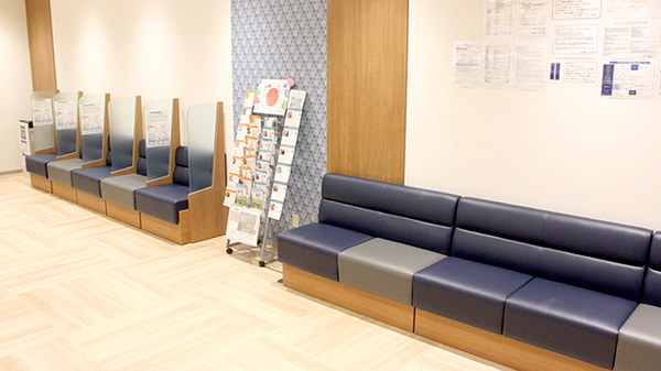 プラザ薬局　ビバモール蕨店の待合スペース